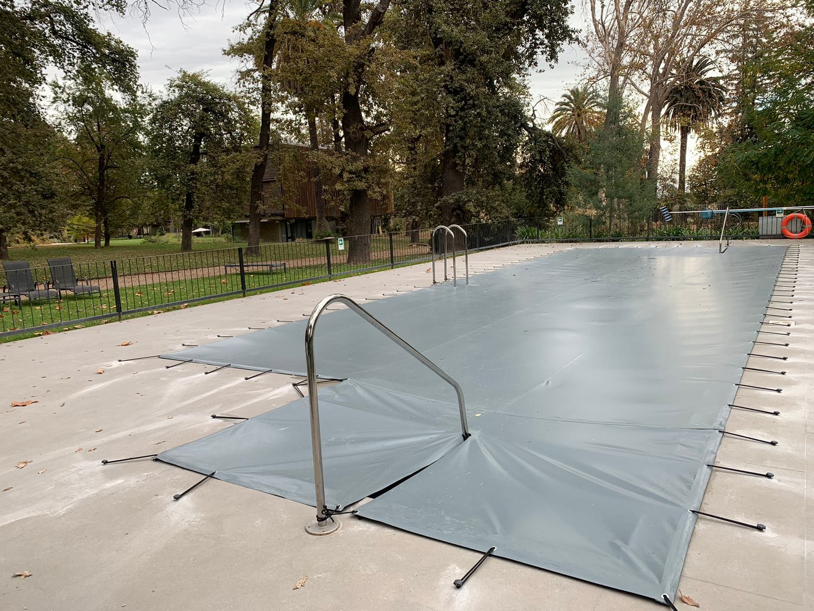 Cobertor de Seguridad para Piscinas (Soporta hasta 120 KG) – Precio por M2
